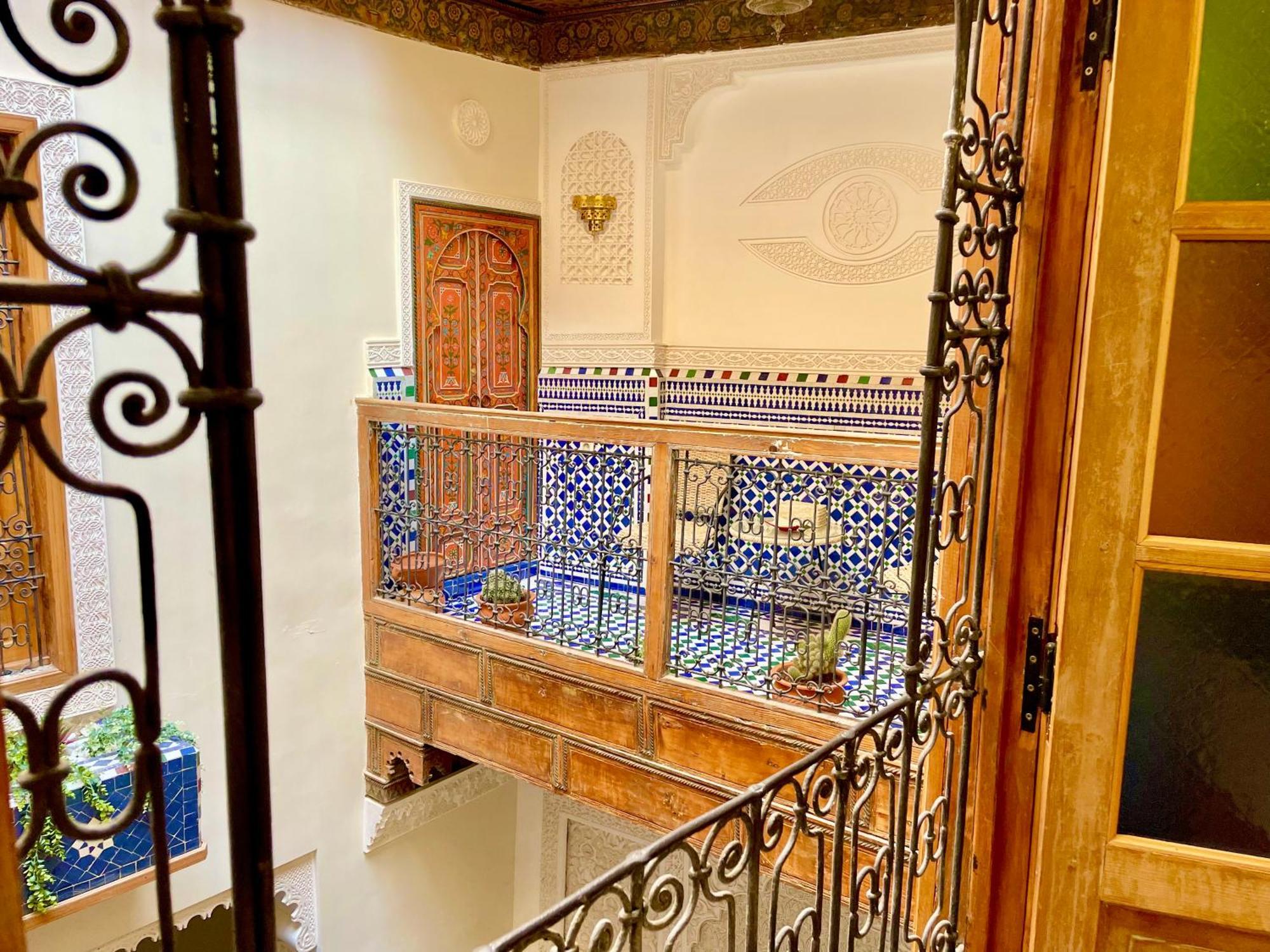 Noor Medina Riad *